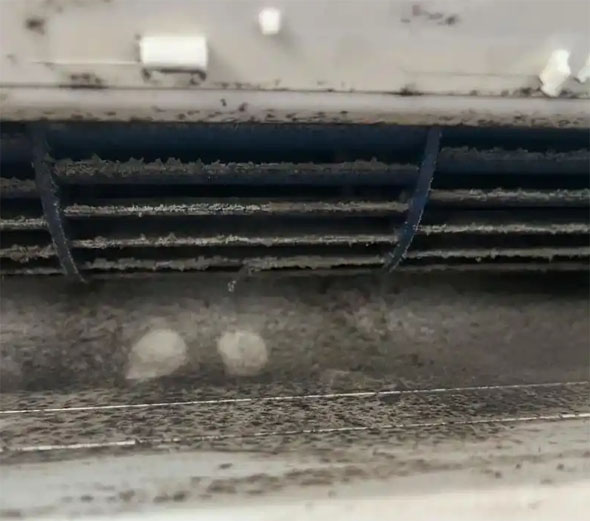 城关空调吹的风有股烧焦味是怎么回事